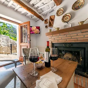 Casa Tita Maria Bubión